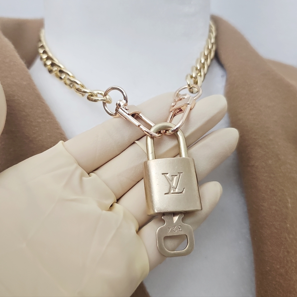 🔥😍 Authentic Louis Vuitton Padlock and Key 🔥😍 - Picture 3 of 7